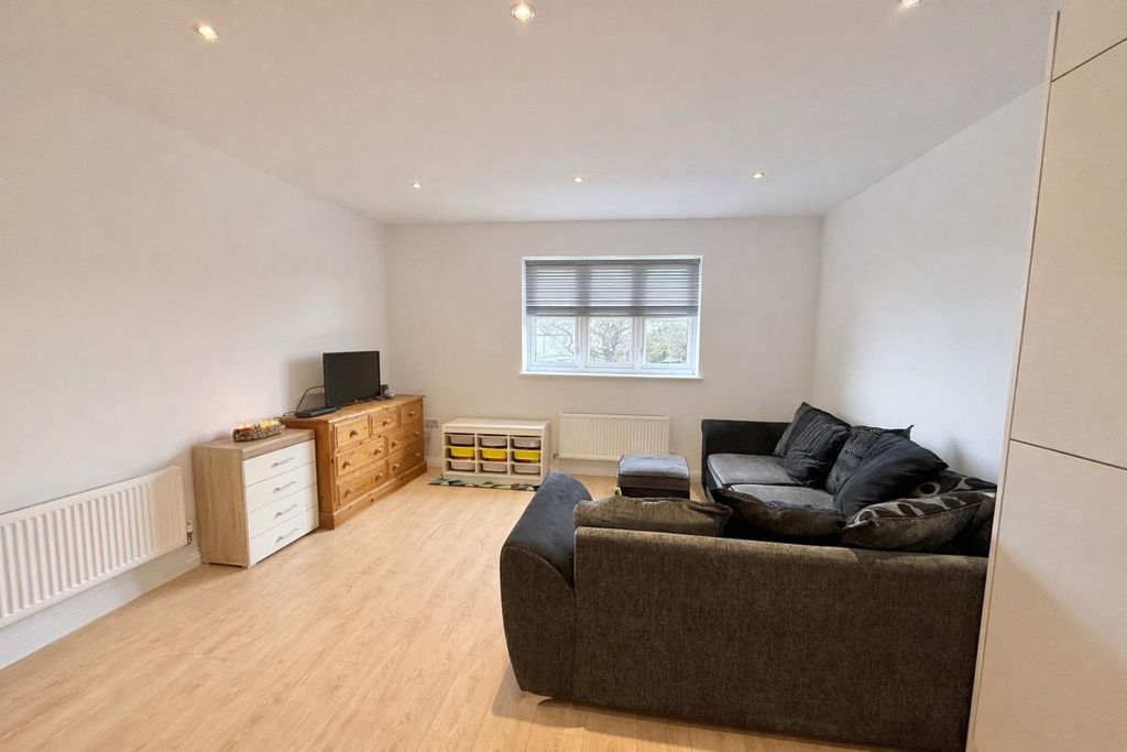 Property photo 3 of 10 Chatgpt Image Feb 23, 2026, 09_53_24 Am.Png