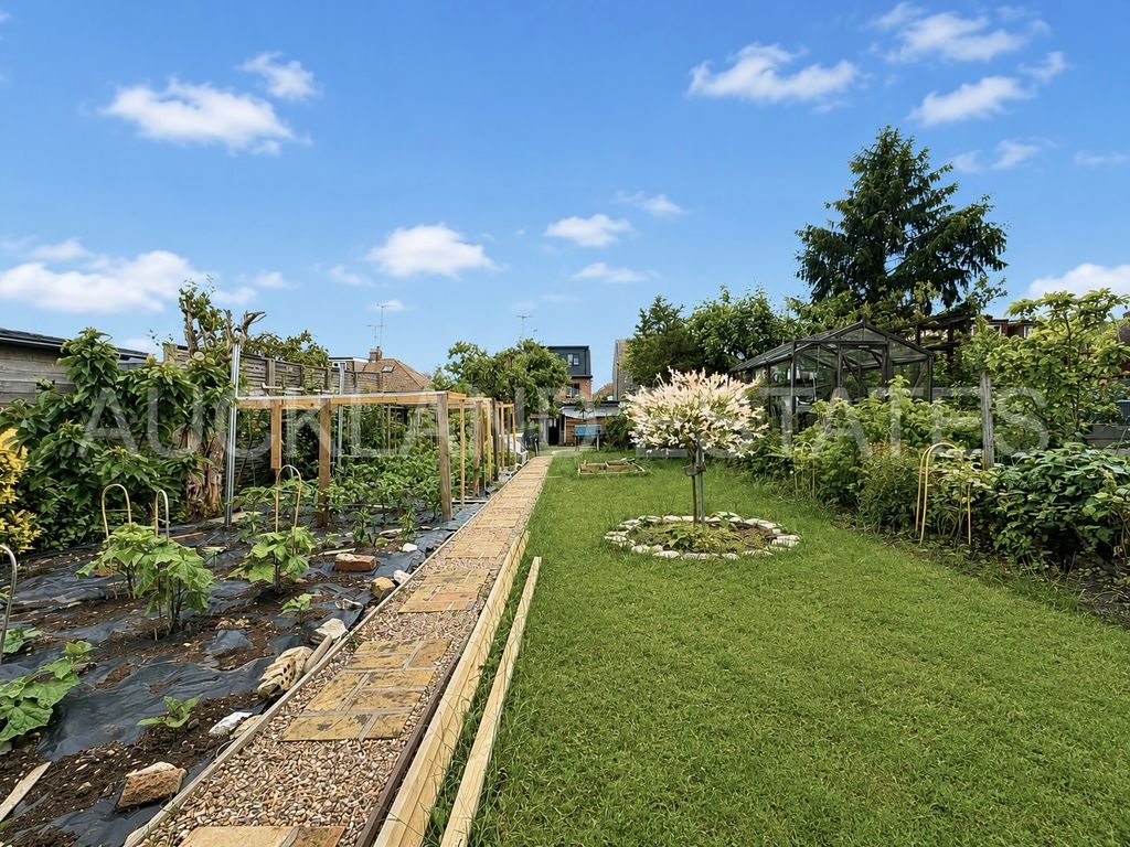 Property photo 2 of 26 Image00016