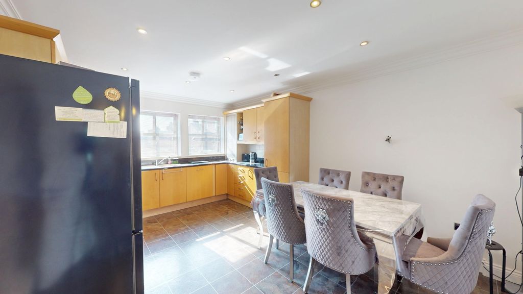 Property photo 3 of 32 4385765