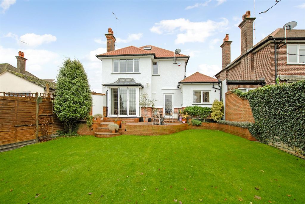 Property photo 2 of 27