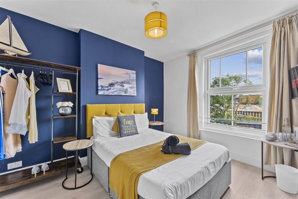 Property photo 1 of 18 Room 2, 1.Jpg