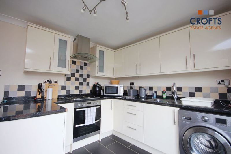 Property photo 3 of 9 Kitchen