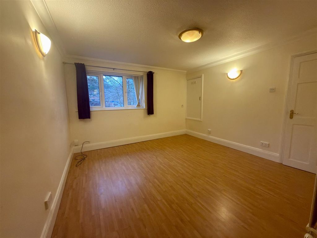 Property photo 2 of 7 Lounge