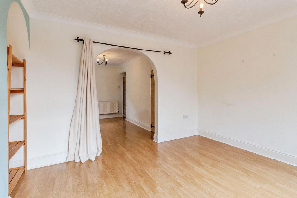 Property photo 3 of 15 11Archst19.Jpg