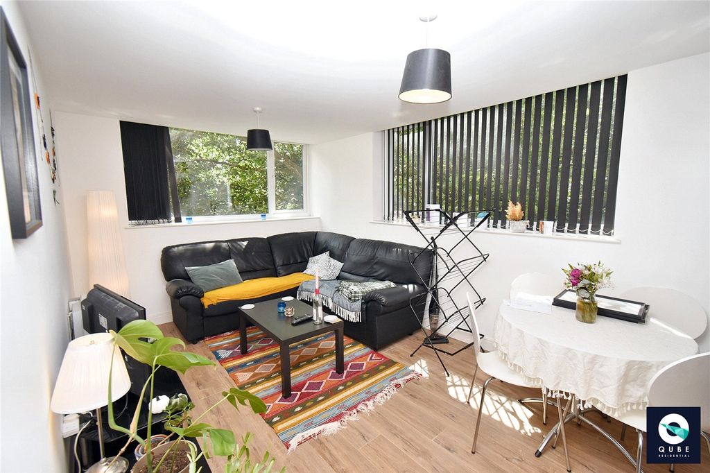 Property photo 2 of 14 Picture No. 16