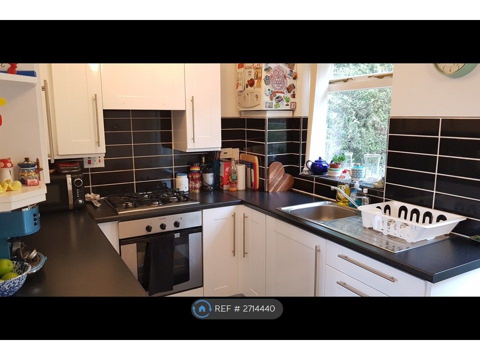 Property photo 3 of 9 Kitchen