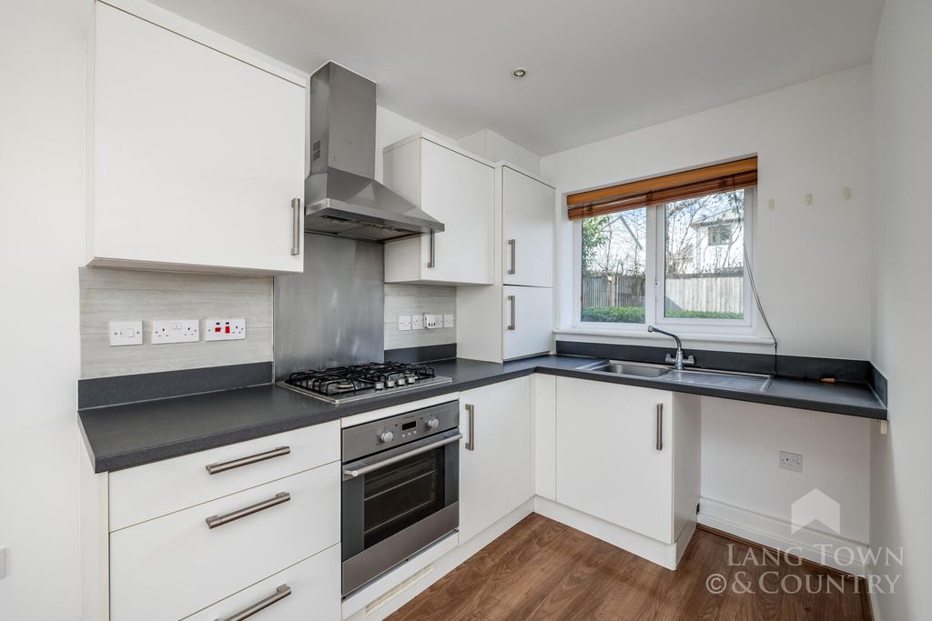 Property photo 2 of 9 Kitchen