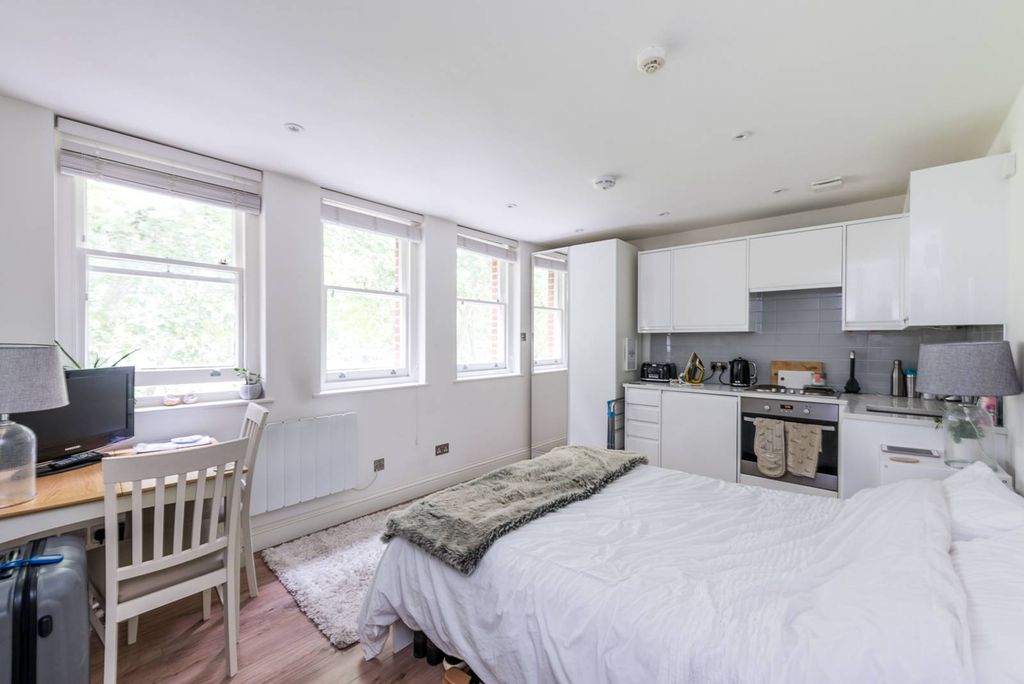 Property photo 2 of 3