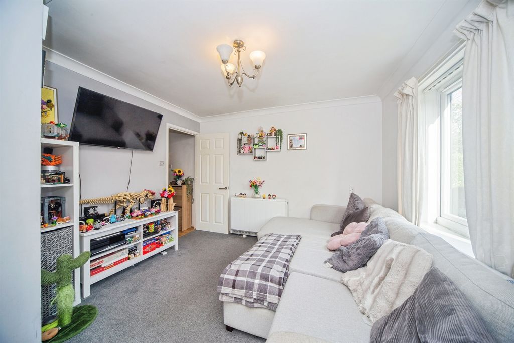 Property photo 3 of 13