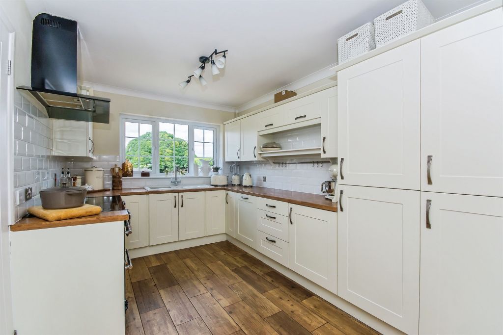 Property photo 2 of 33