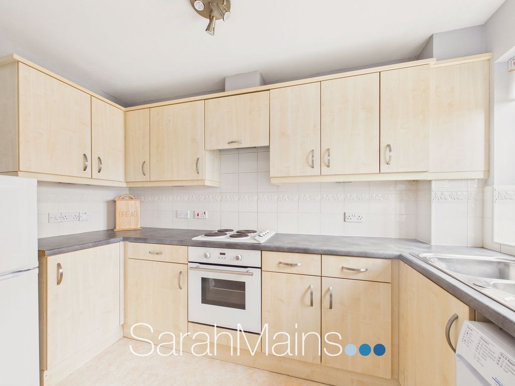 Property photo 2 of 10 Kitchen