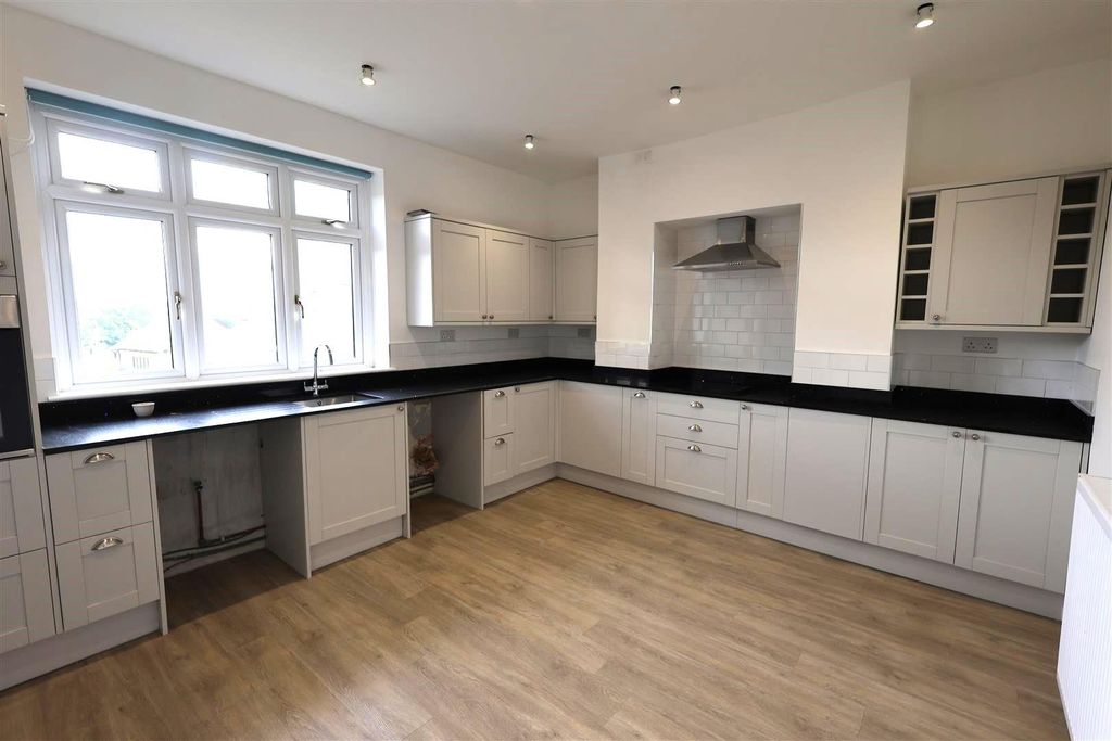 Property photo 2 of 20 Kitchen/Diner