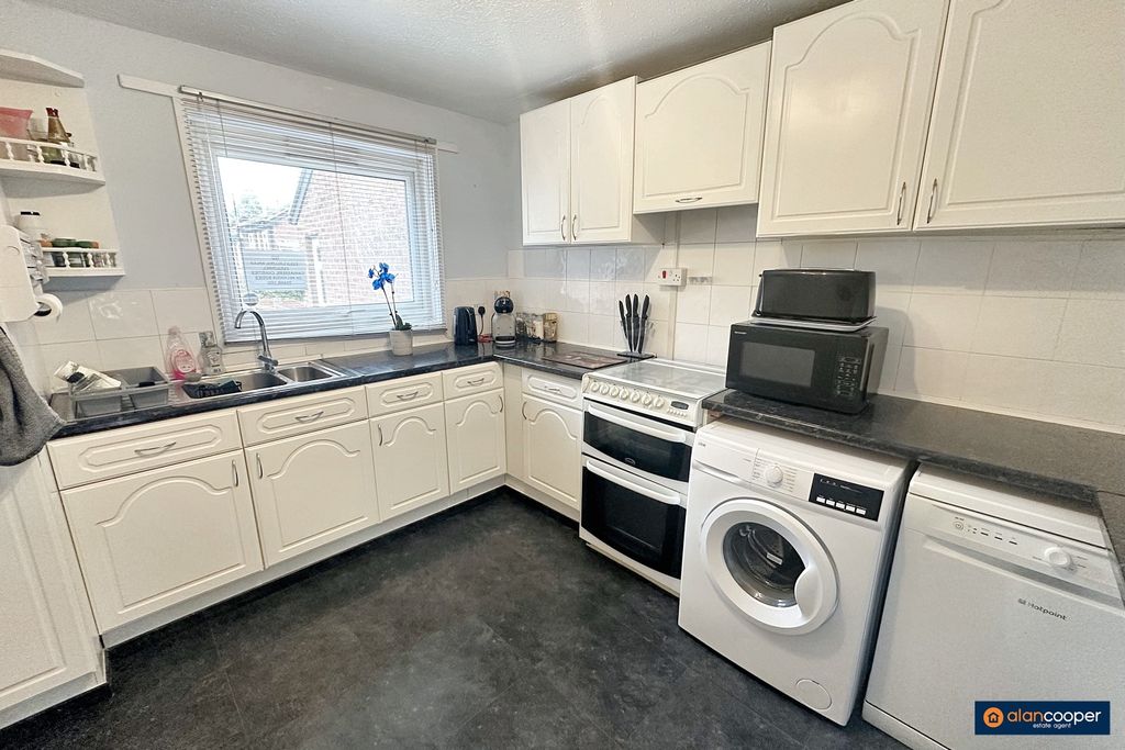 Property photo 2 of 14 4515153