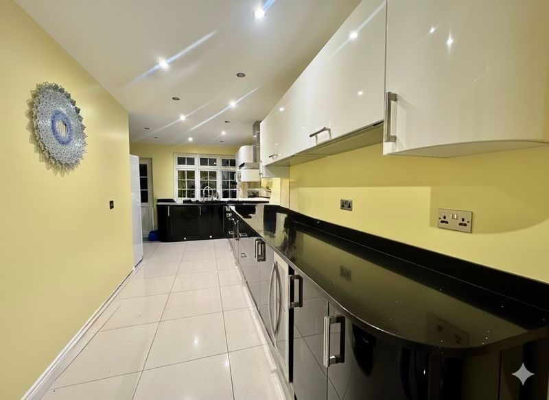 Property photo 3 of 14 Photo 11