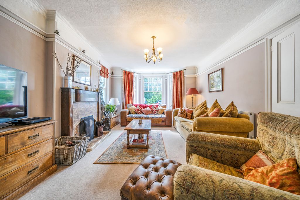 Property photo 2 of 33 Living Room