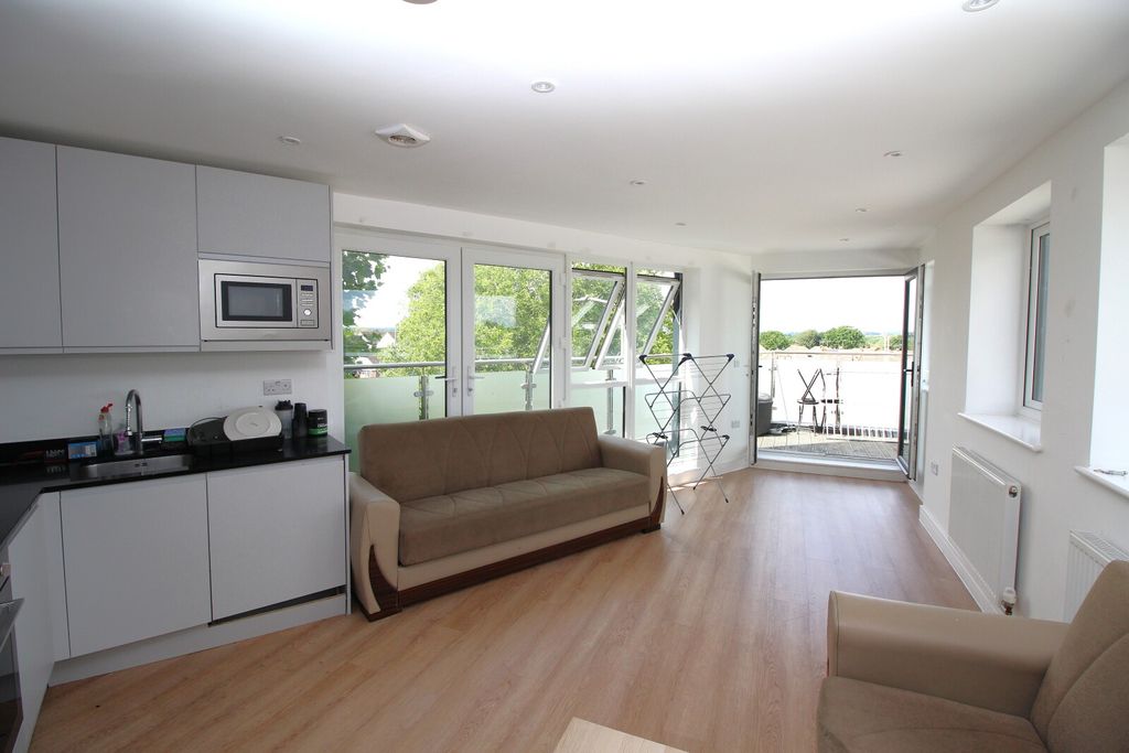 Property photo 1 of 6 Lounge