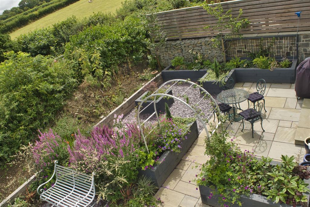 Property photo 2 of 39 Gardens