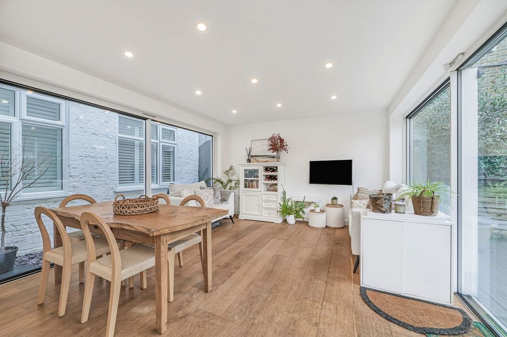 Property photo 3 of 8