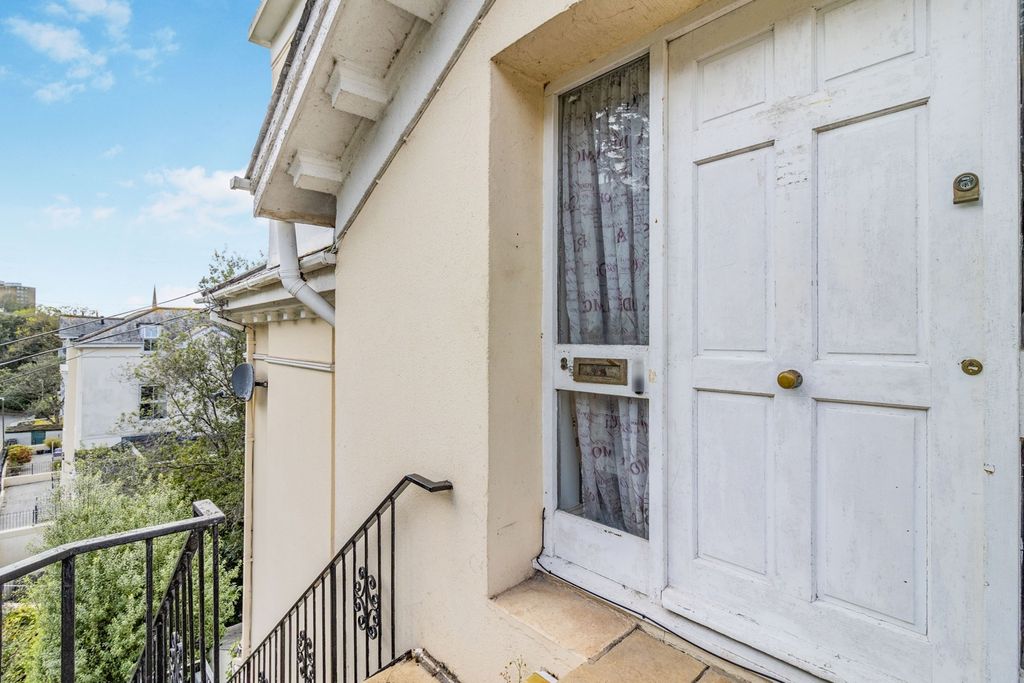 Property photo 2 of 17 Photo