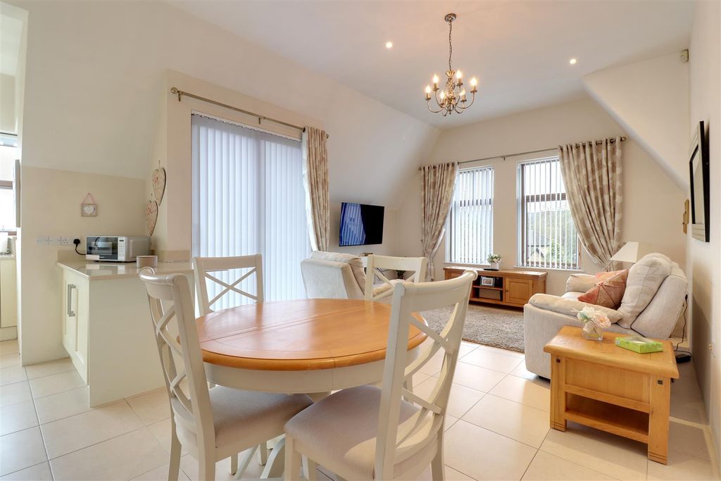 Property photo 3 of 22 Lounge/Dining Area