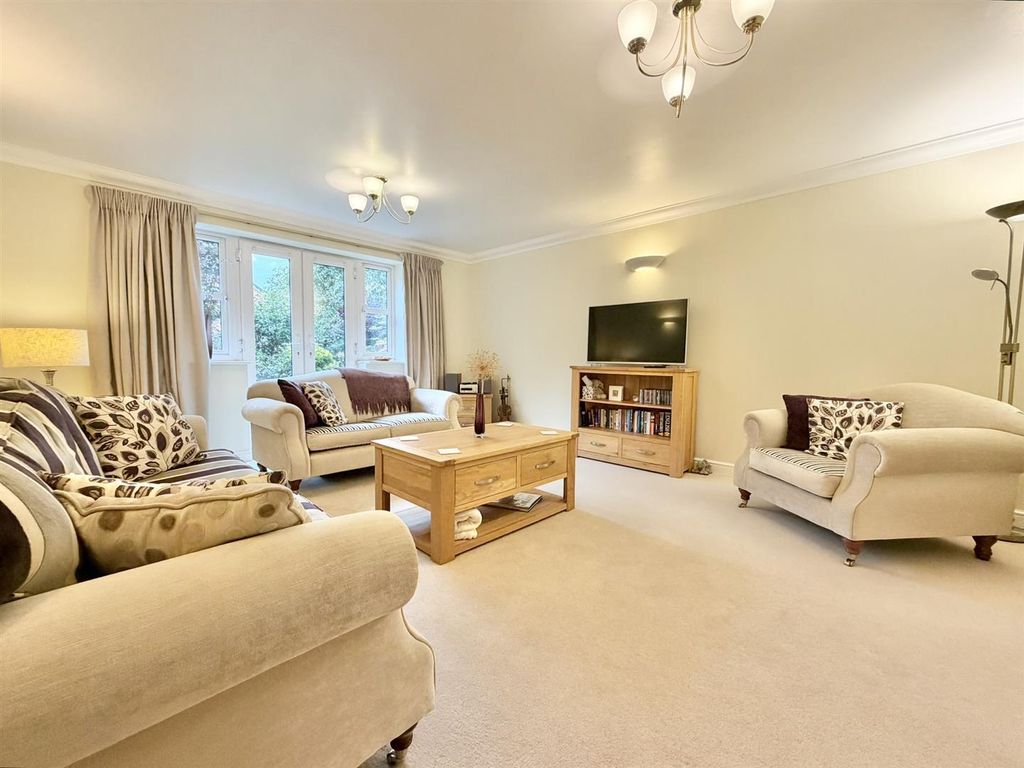 Property photo 2 of 26 Lounge