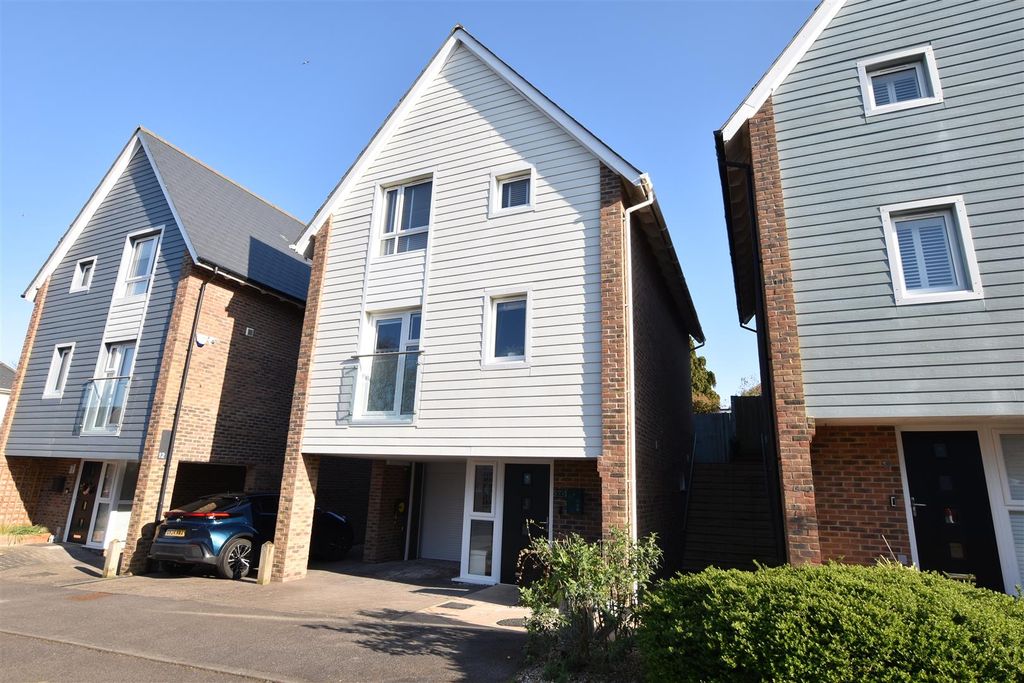 Property photo 1 of 28