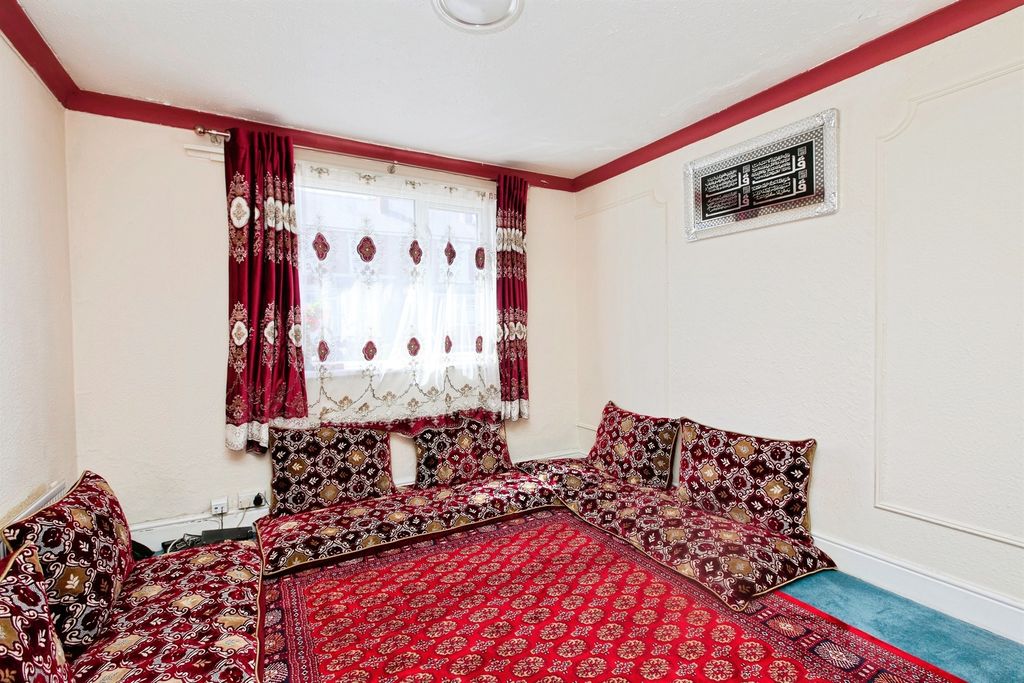 Property photo 3 of 16