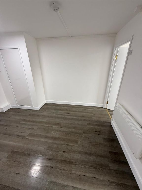 Property photo 2 of 12 77874.Jpg