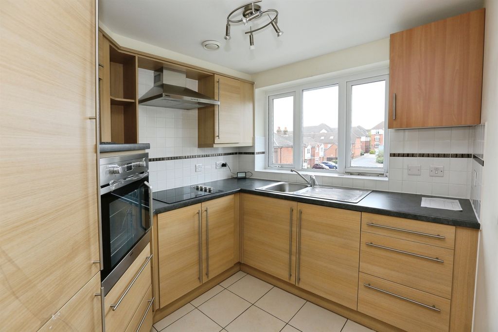 Additional image 4 of 2 bed flat for saleSopwith Road, Eastleigh SO50