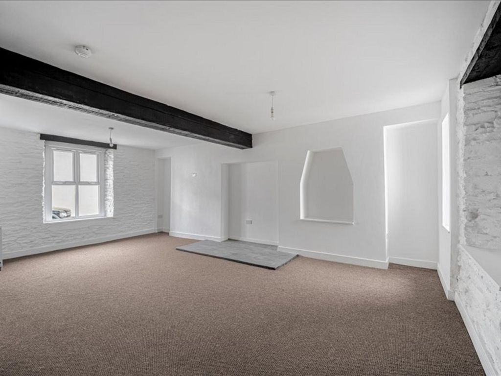 Property photo 2 of 31