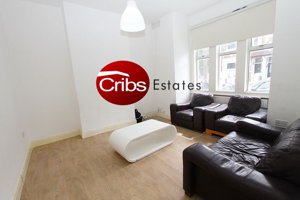 Property photo 1 of 12 4 Bedroom House To Rent In Clapham Junction