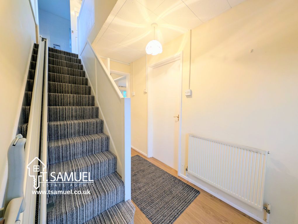 Property photo 3 of 27 Hallway