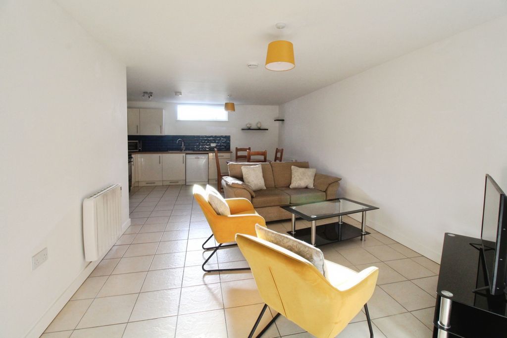 Property photo 2 of 15 Lounge