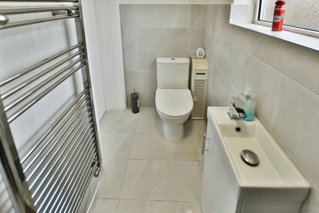 Property photo 3 of 3