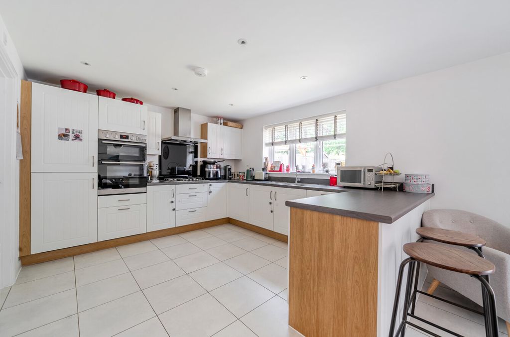 Property photo 3 of 16 1462848-22-6A0F4A...