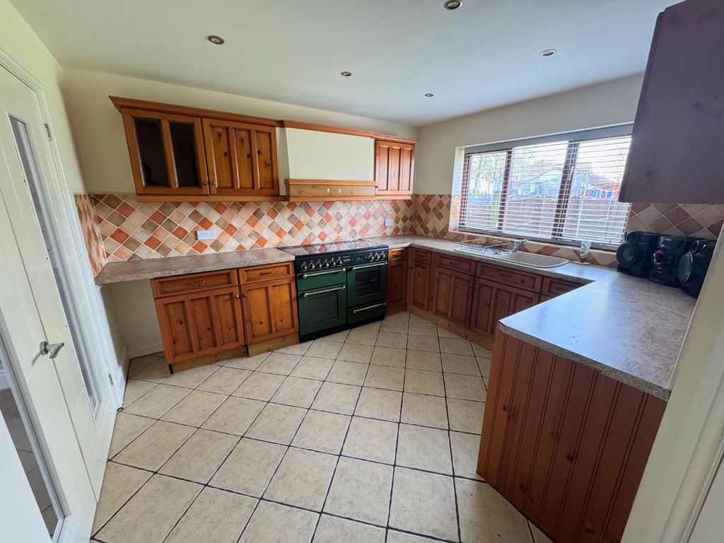 Property photo 3 of 13 Kitchen