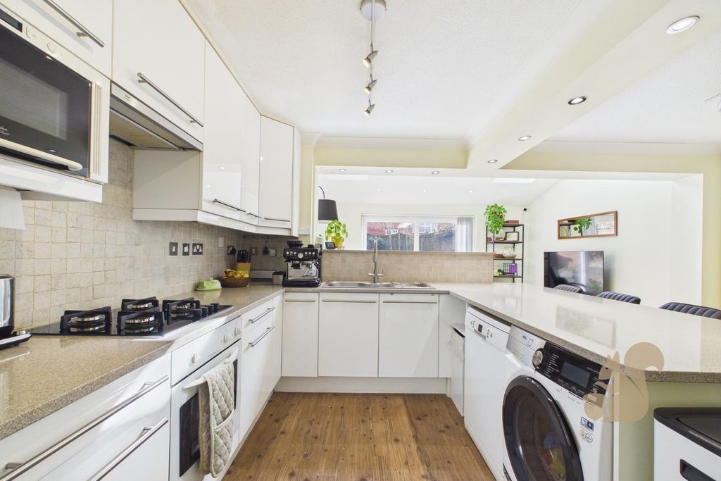 Property photo 3 of 25 Cam01659G0-Pr0731-Still005.Jpg