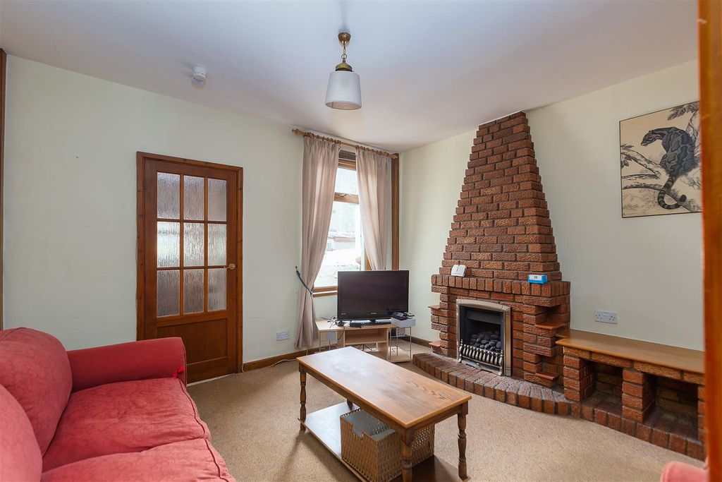 Property photo 2 of 13