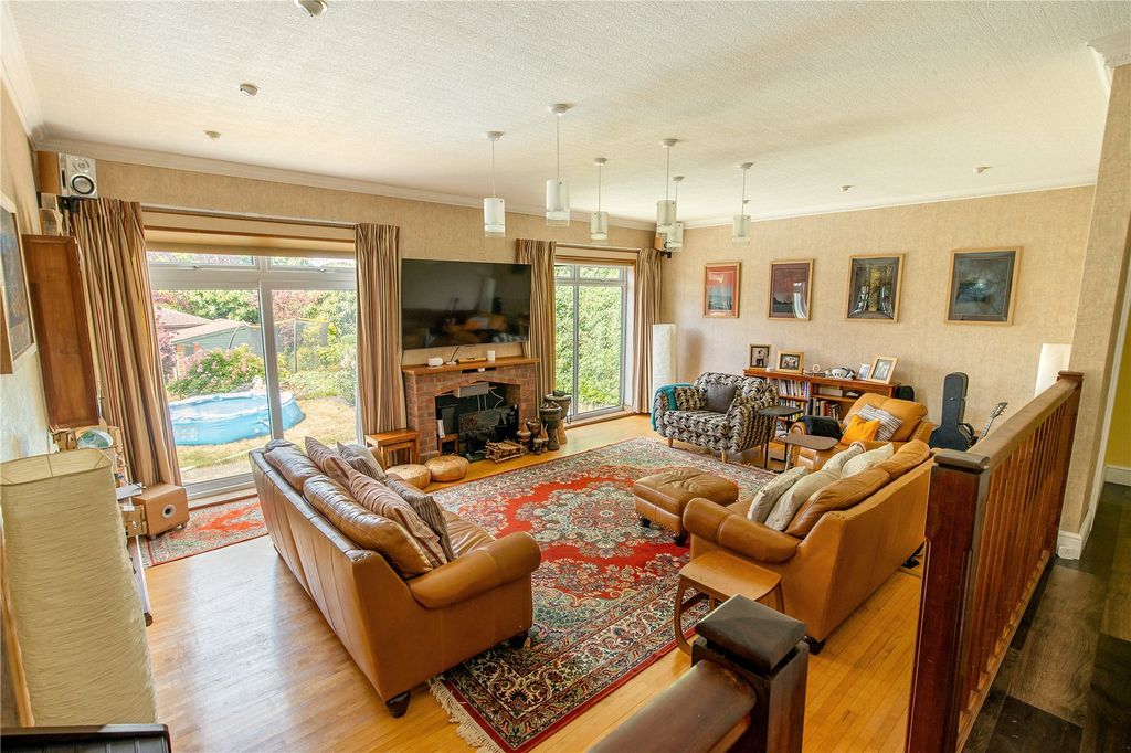Property photo 2 of 20 Sitting Room