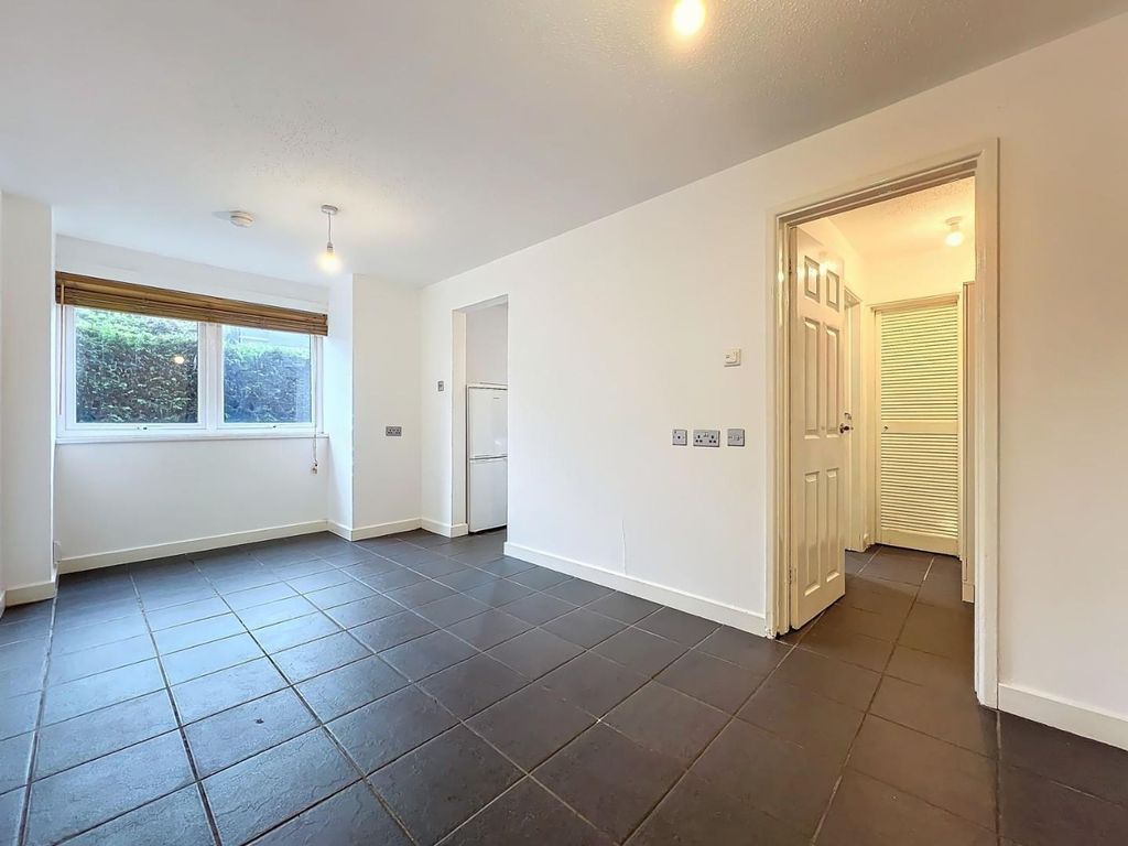 Property photo 3 of 18 Living Space / Studio