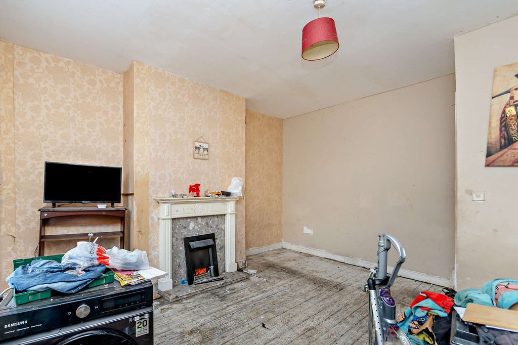 Property photo 3 of 18