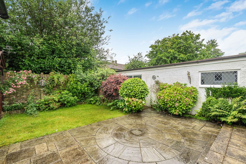 Additional image 10 of 2 bed semi-detached house for saleGloucester Close, Petersfield, Hampshire GU32