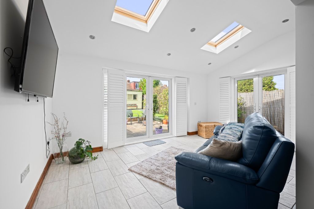 Property photo 2 of 17 4532253