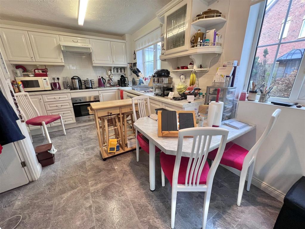 Property photo 3 of 12 Kitchen 1.Jpg