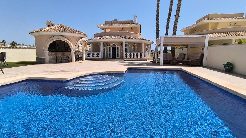 Property photo 1 of 50