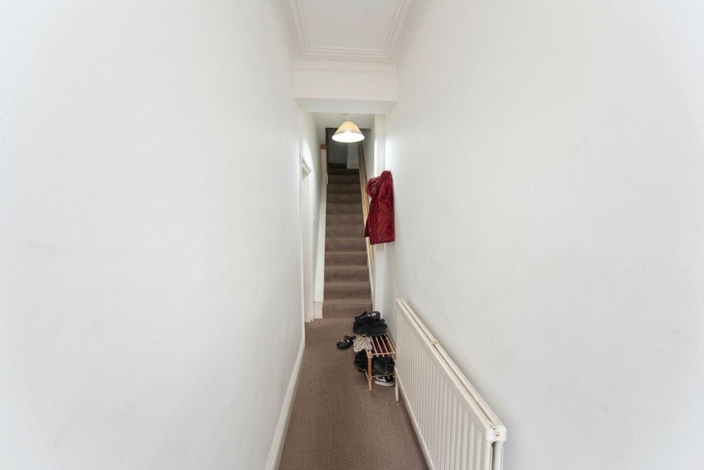Property photo 2 of 14 Hallway