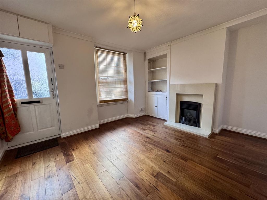 Property photo 2 of 21 Living Room