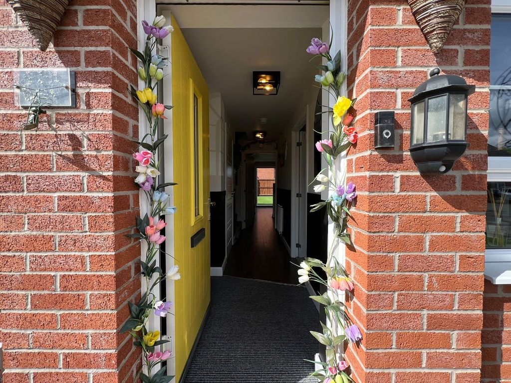 Property photo 2 of 40