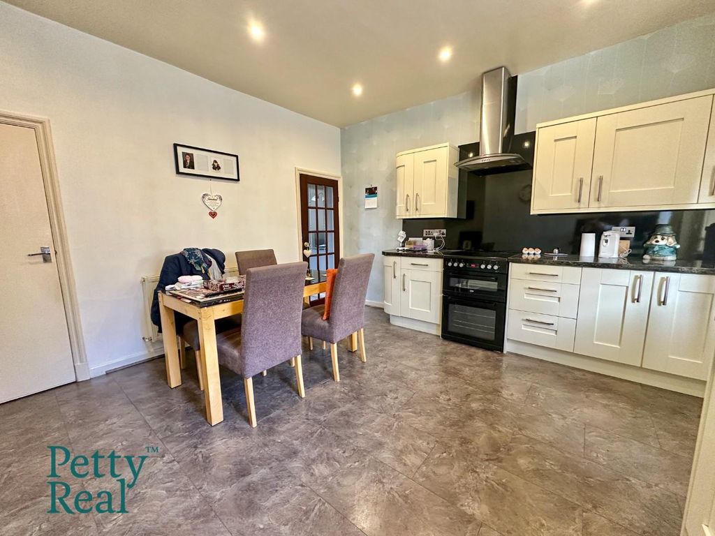 Property photo 3 of 13 A926F44F-4F3E-4136-9E24-3B430A5355A9.Jpeg