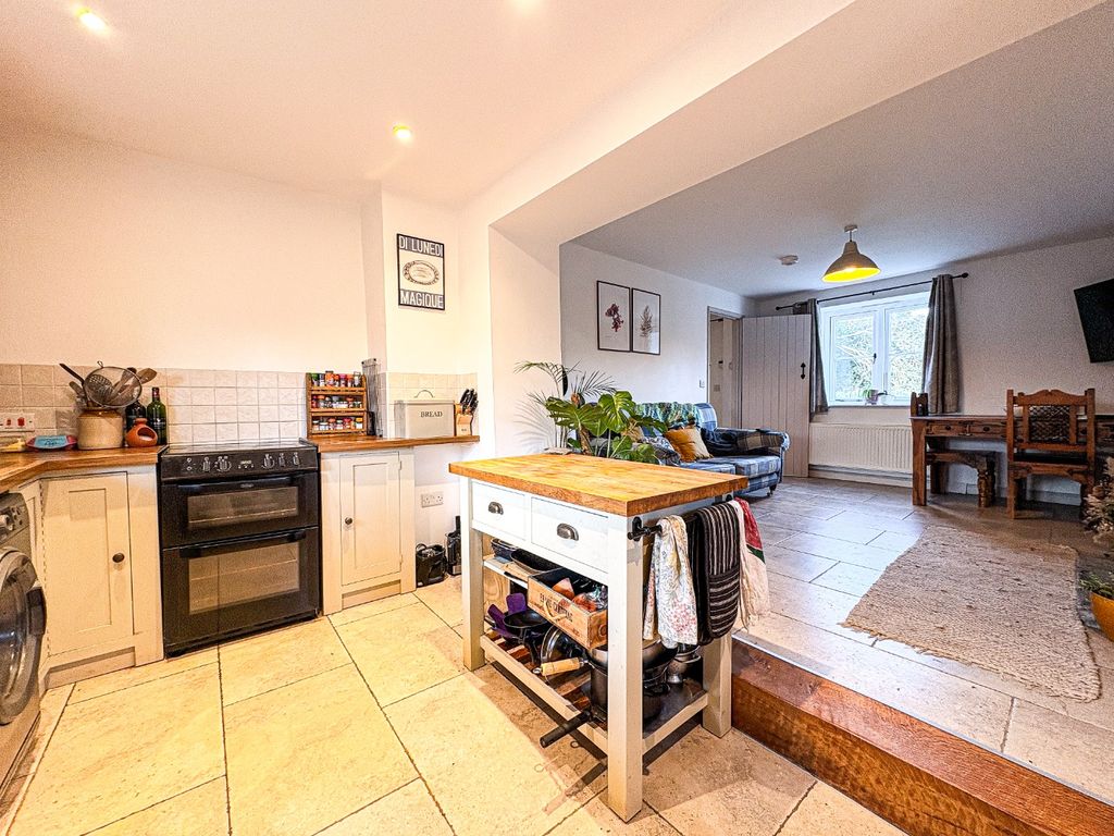 Property photo 2 of 15 4927102